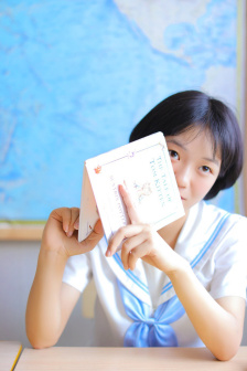 打女生的光屁股